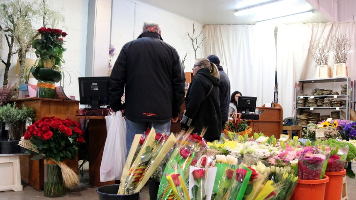 Rosas a domicilio por Sant Jordi para combatir la soledad de la tercera edad