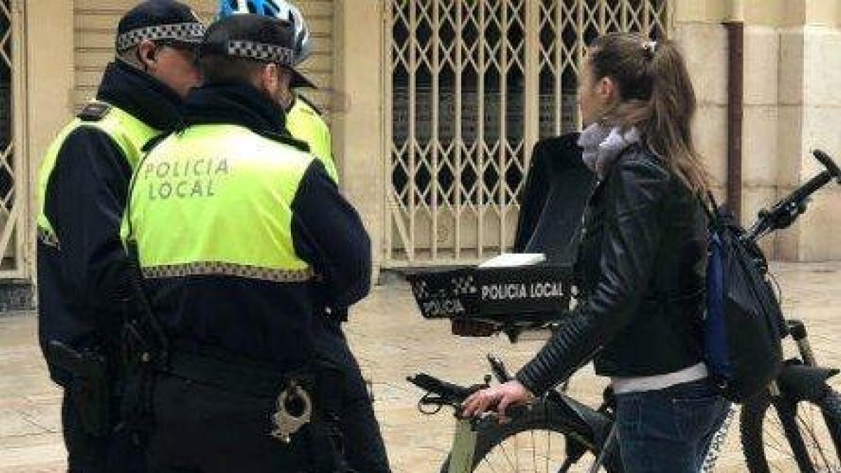 Denuncian un francés por circular bebido con un patinete eléctrico por la carretera en Cambrils