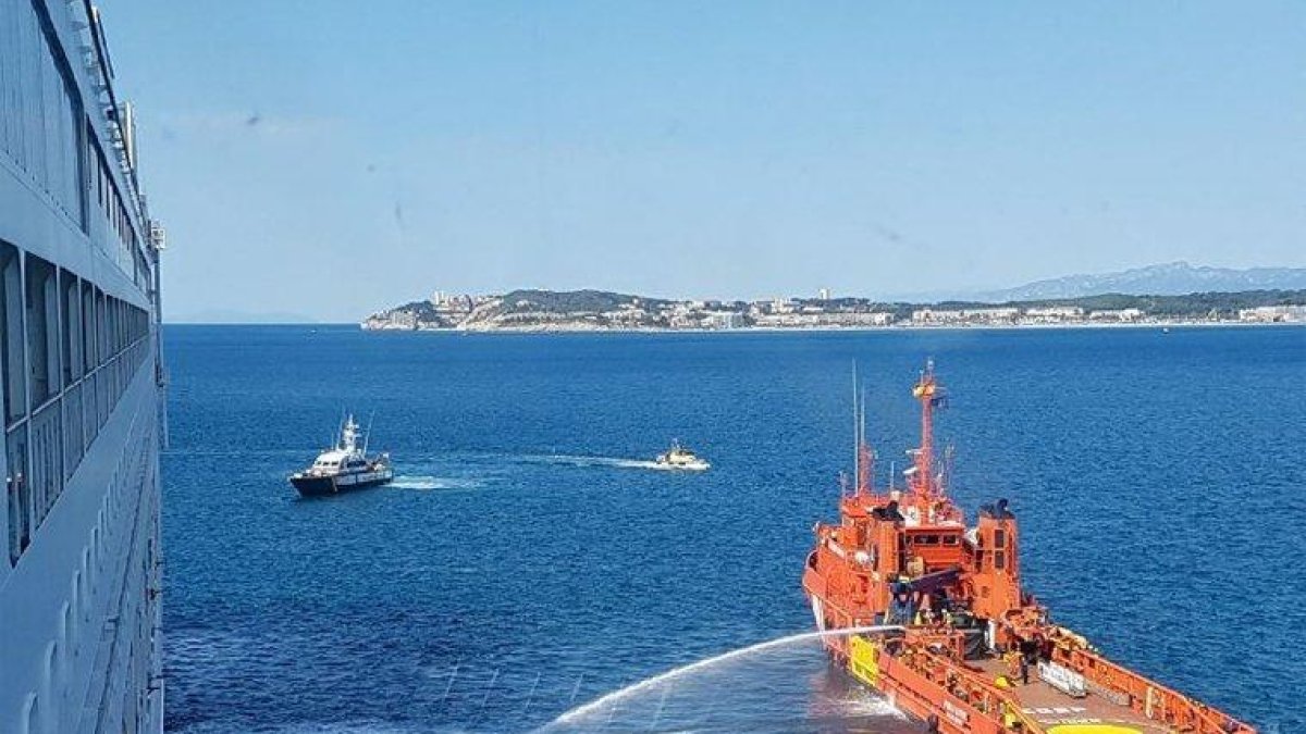 El Port de Tarragona acull un simulacre d'explosiu a un creuer
