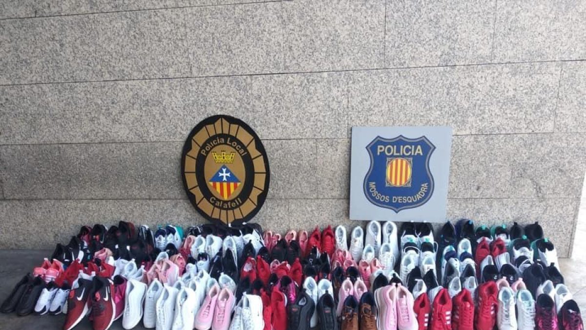 Decomissen articles falsificats destinats al top manta a Segur de Calafell