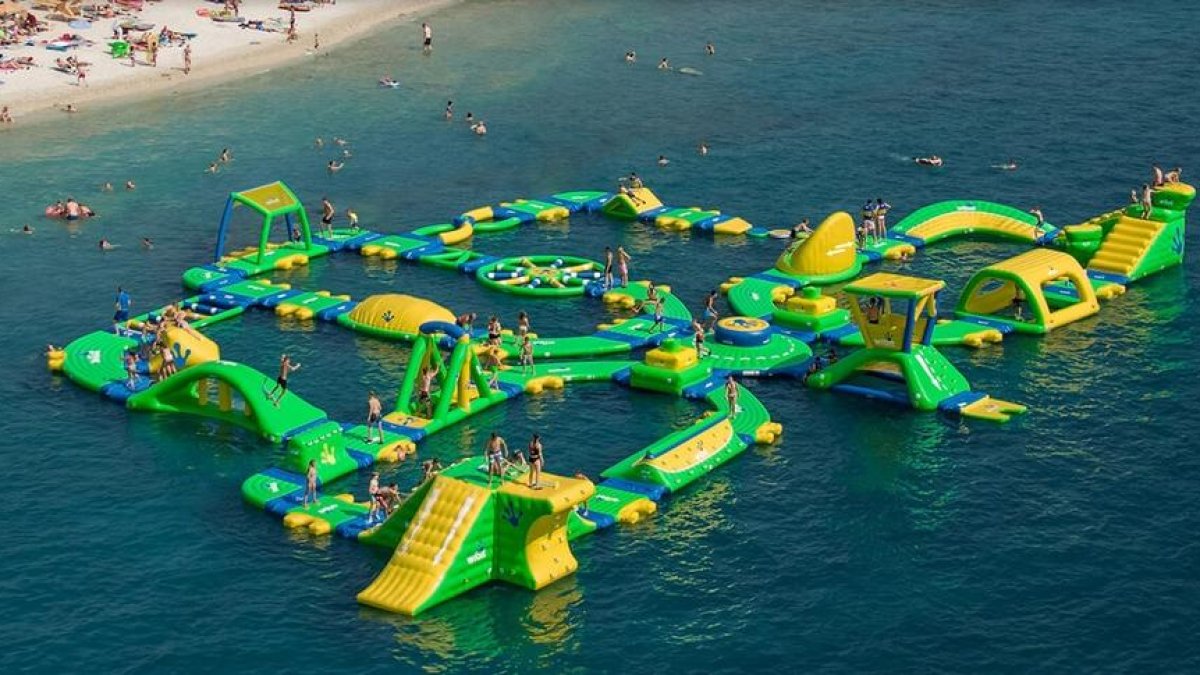 Recogida de firmas para impedir un parque acuático en la playa de Tamarit