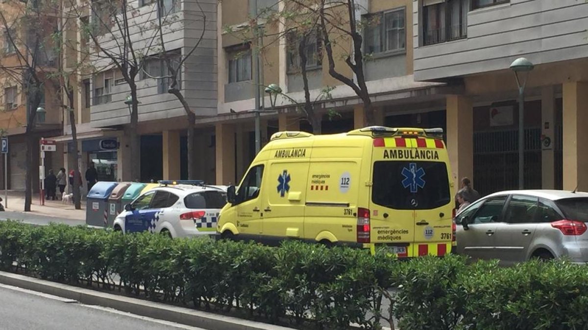 Una dona gran atesa per un atac d'ansietat després de patir una estrebada a Tarragona