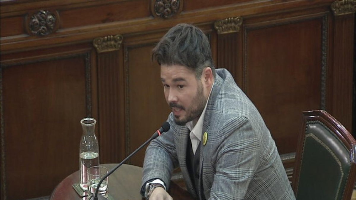 Rufián sobre la salida de la comitiva judicial el 20-S: «Es una fake news como el catalán está perseguido en Cataluña»