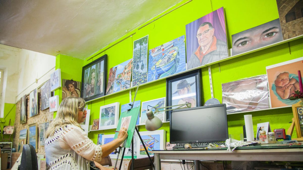 Nou taller tancat a la Part Alta: «Si el barri canvia, els artistes marxem»