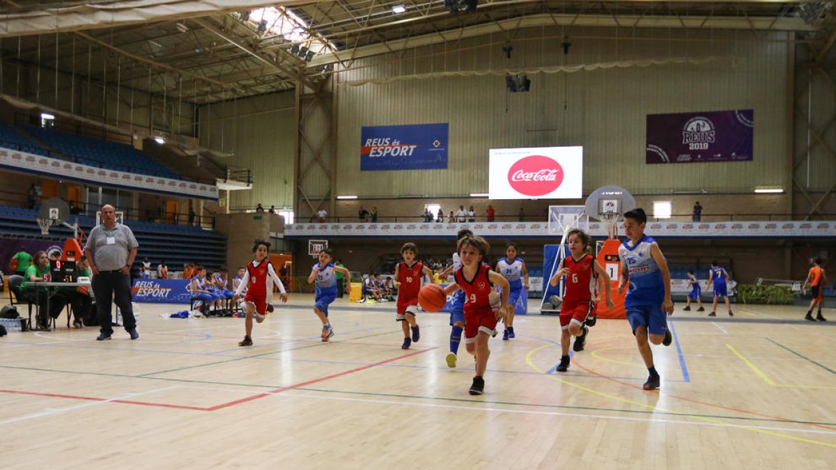 Más de 1.500 niños participan en las finales de los JEEC en Reus