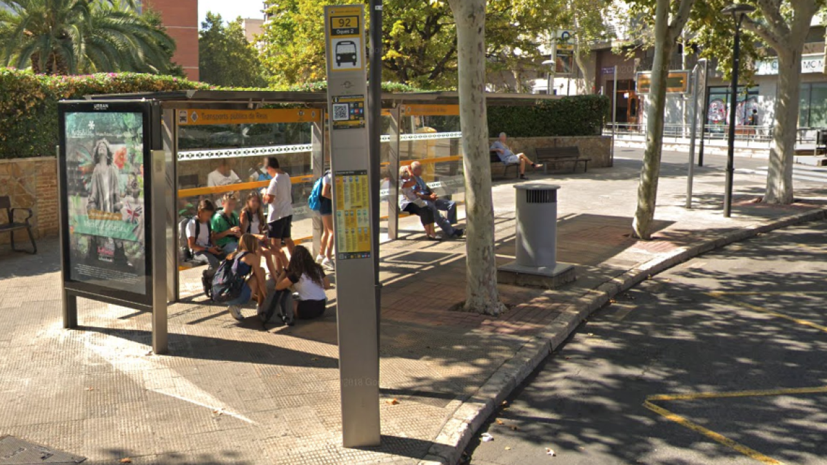 El Ayuntamiento quiere trasladar la parada del bus interurbano de las Oques delante de la biblioteca