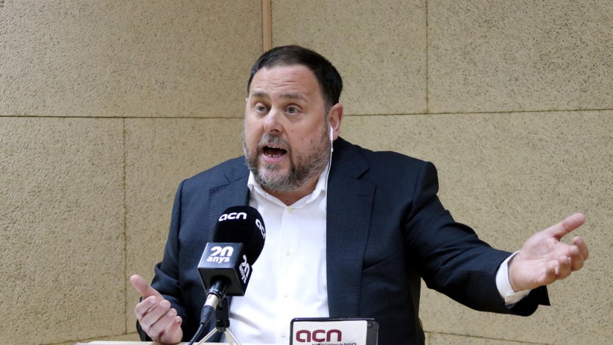Polos entre ERC y el PSC a una semana de las elecciones, según un sondeo de 'El Periódico'