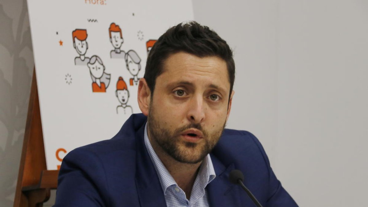 Viñuales defensa el seu liberalisme i afirma que mai pactaria amb Vox