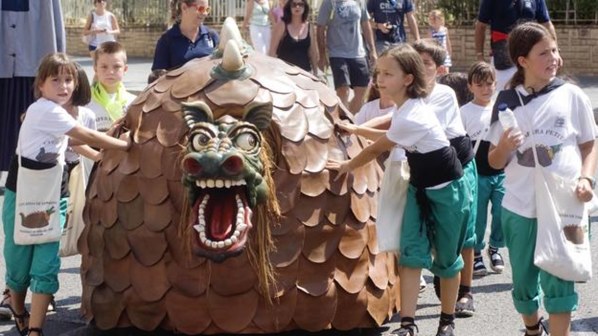 La Cucafera petita llenará este fin de semana las calles del Barri del Port