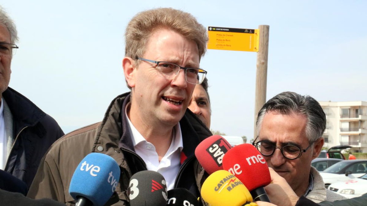 JxCat exige a Pedro Sánchez que censure la crema de una figura de Puigdemont