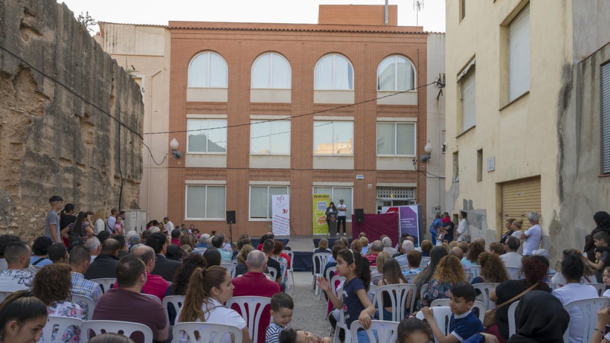 La Escuela de Adultos de Constantí pone el punto y final al curso con una fiesta de clausura
