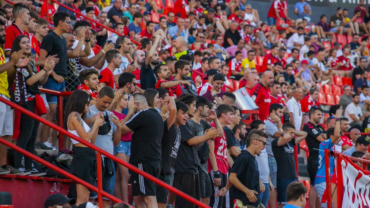 La afición del Nàstic, a punto de llenar el segundo bus a Barcelona y ahora, a por el tercero