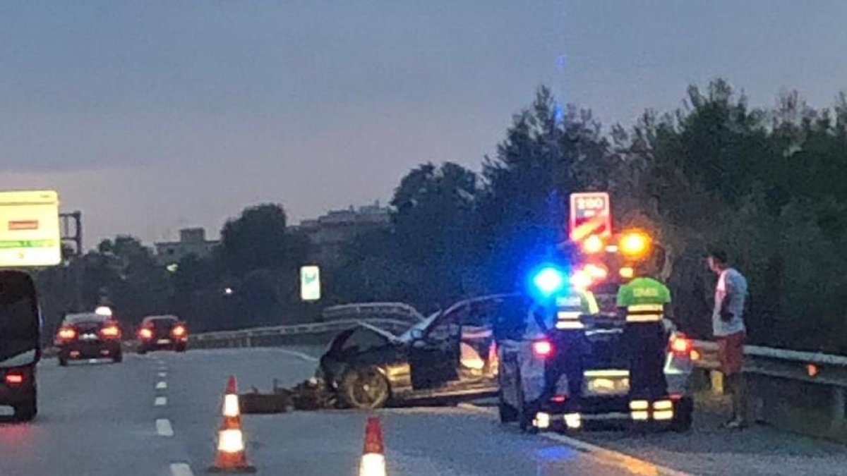 Cues a l'A-7 per una sortida de via a Tarragona