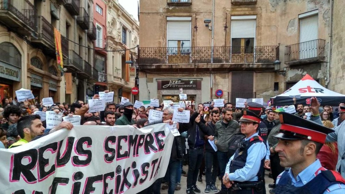 Centenares de personas vuelven a concentrarse en contra de los partidos de extrema derecha en Reus
