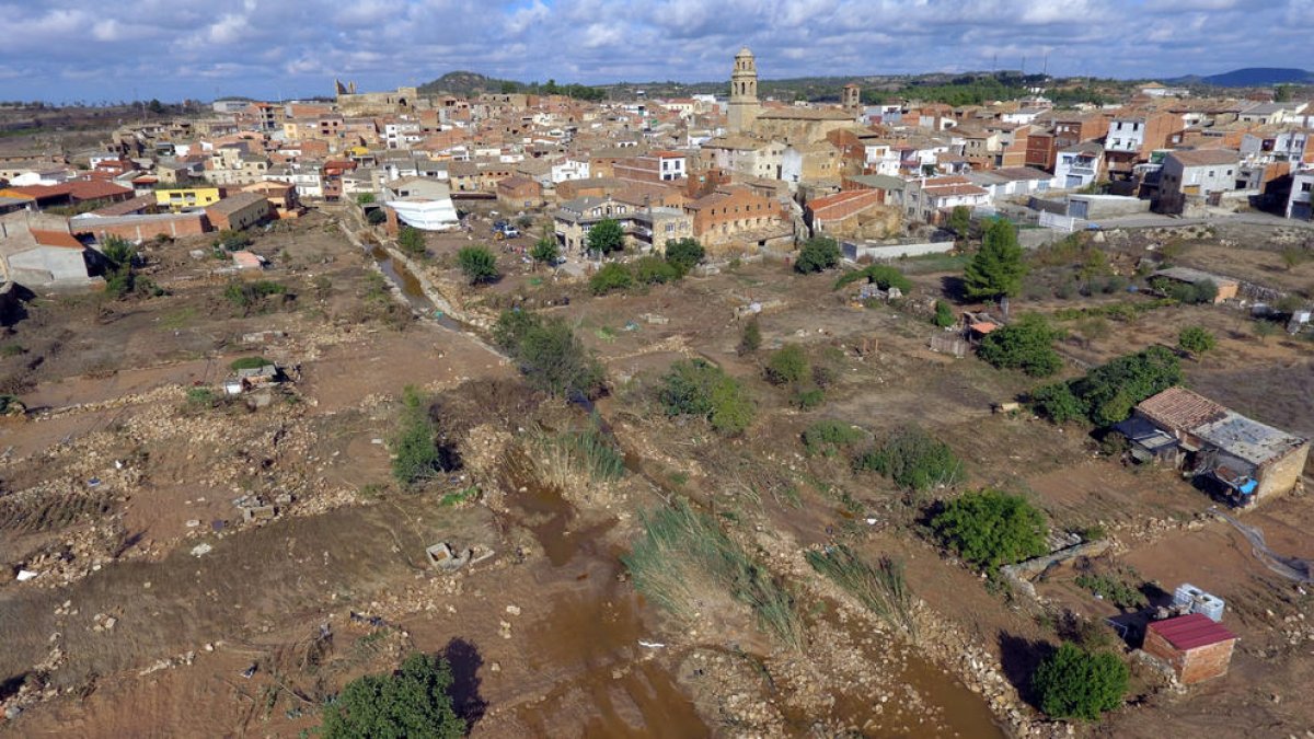 aire, riu Francolí, fang, llera, maquinària, imatge, dron, arbre, llevantada