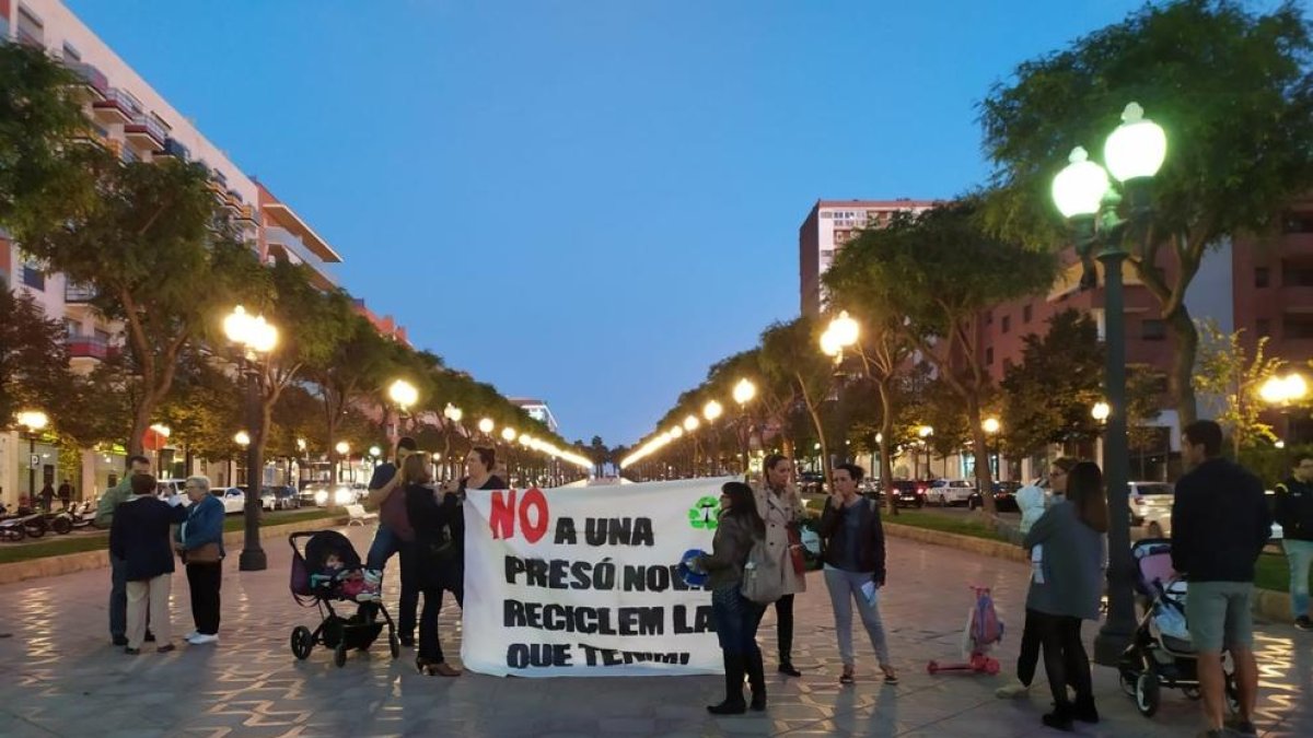 Los vecinos de Parque Francolí se vuelven a concentrar en contra del CPO