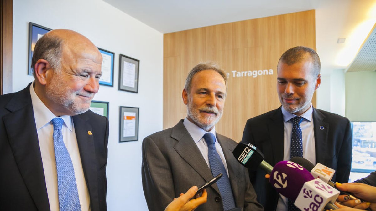 Ports de l'Estat demanarà a Adif la millora de la connexió del tren i l'APT