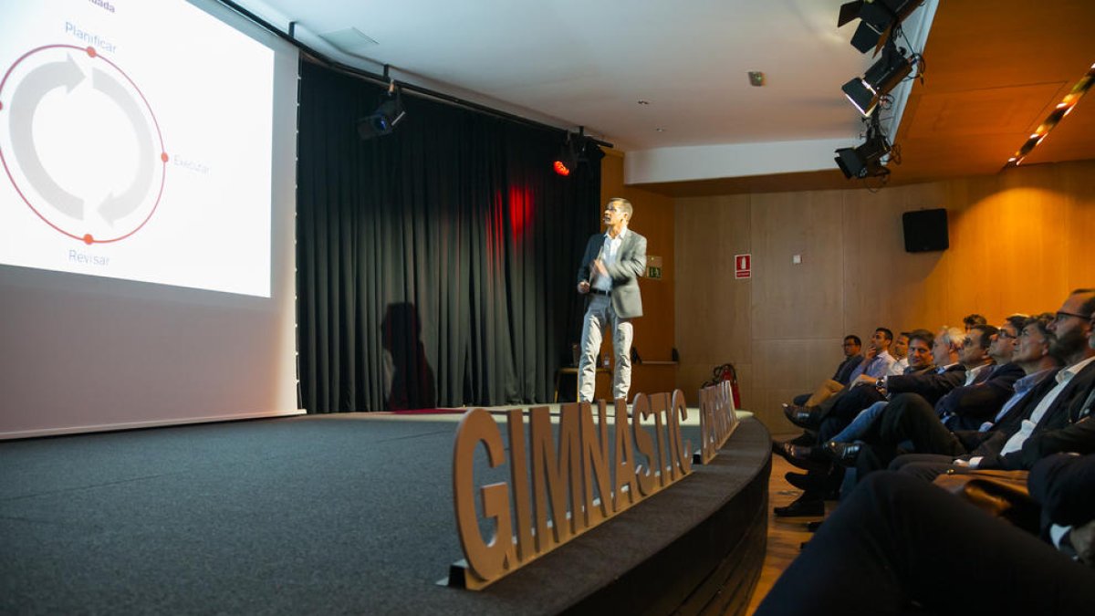 Sergi Parés: «Ho hem de fer bonic i bé, apostarem per un futbol associatiu»