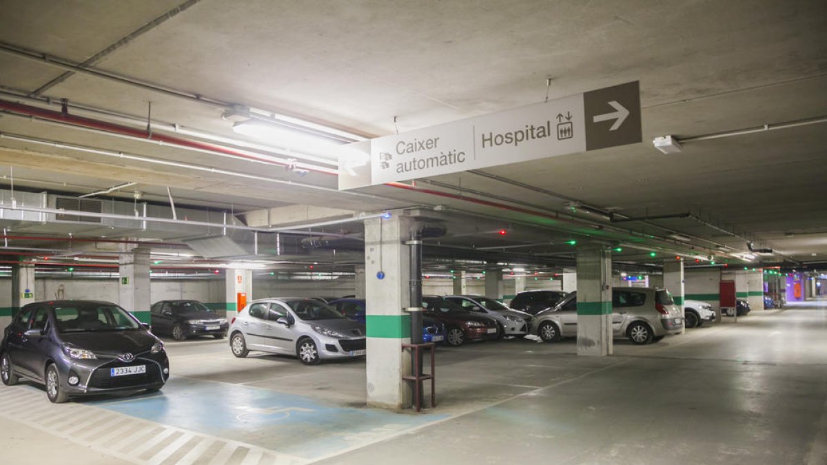 Interior de l'aparcament de l'Hospital de Reus