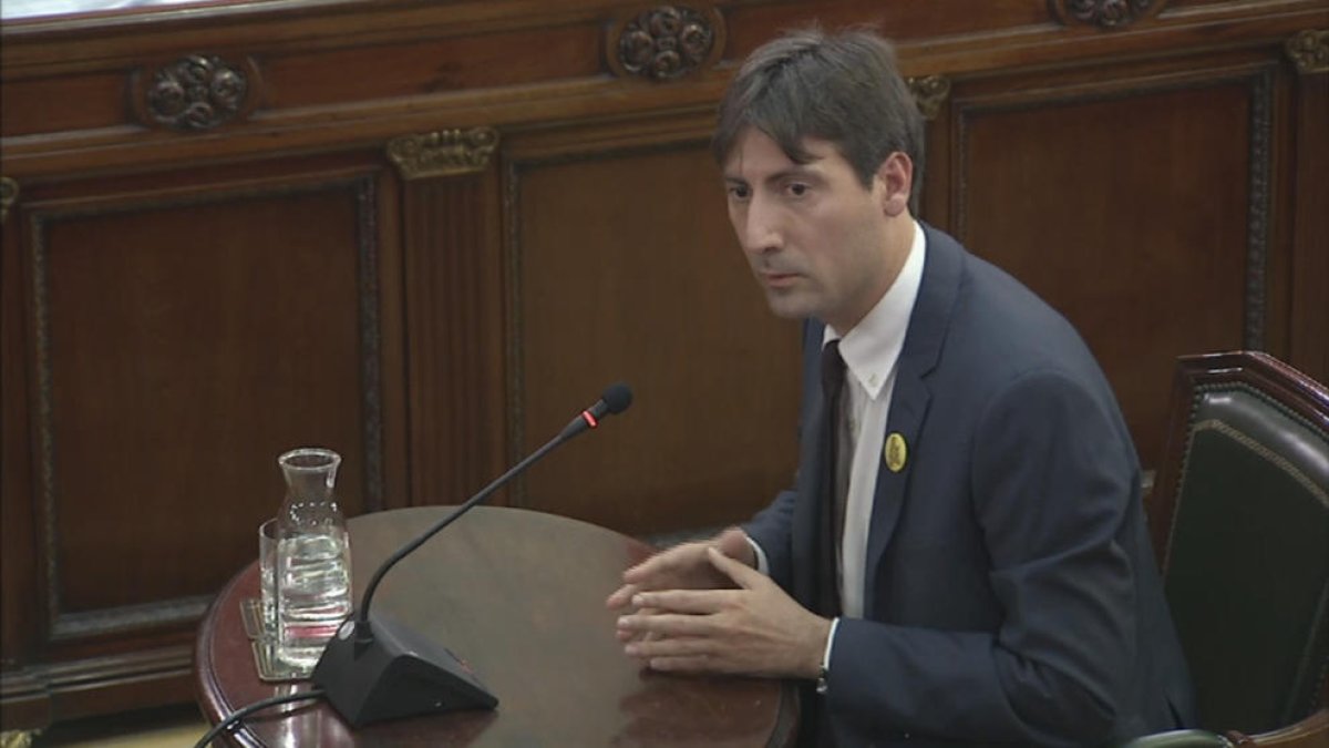 Un eurodiputat d'ERC admet algunes empentes i cops a Exteriors el 20-S tot i «l'actitud tranquil·la» de la majoria