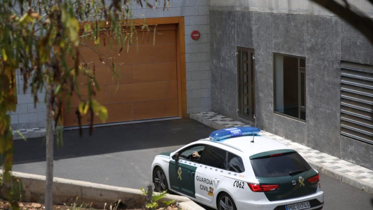 Prisión sin fianza para el detenido por la muerte de su mujer y su hijo en Tenerife
