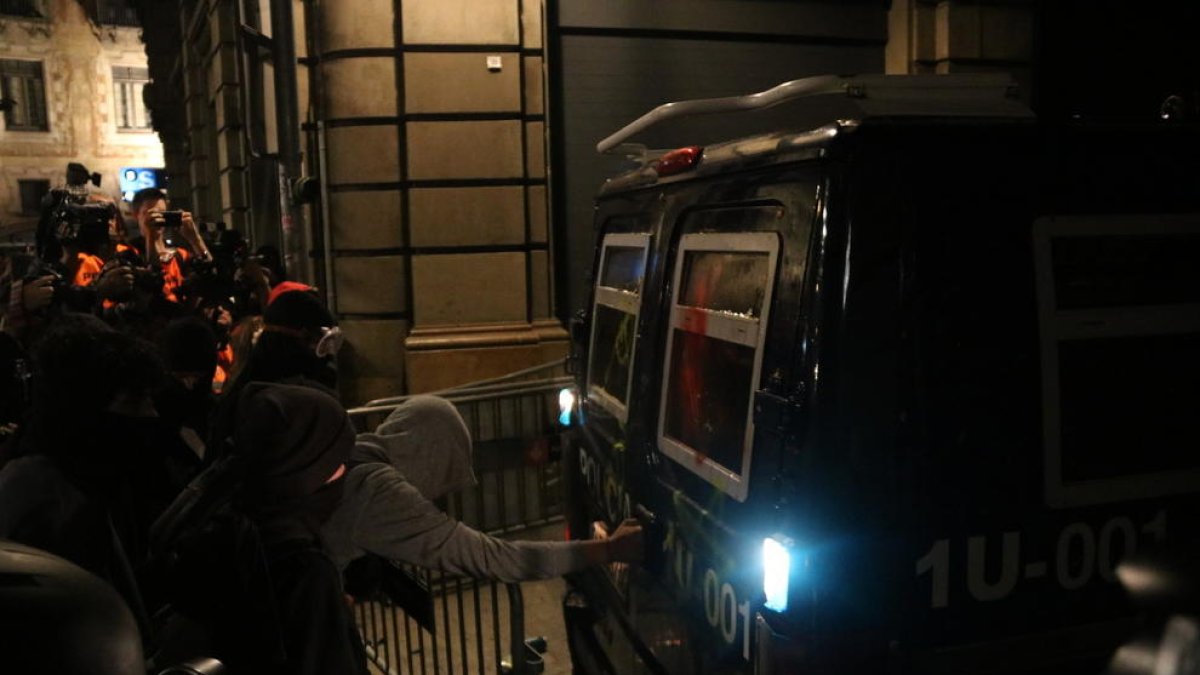 El SEM atiende a cuatro personas en los disturbios en Vía Layetana