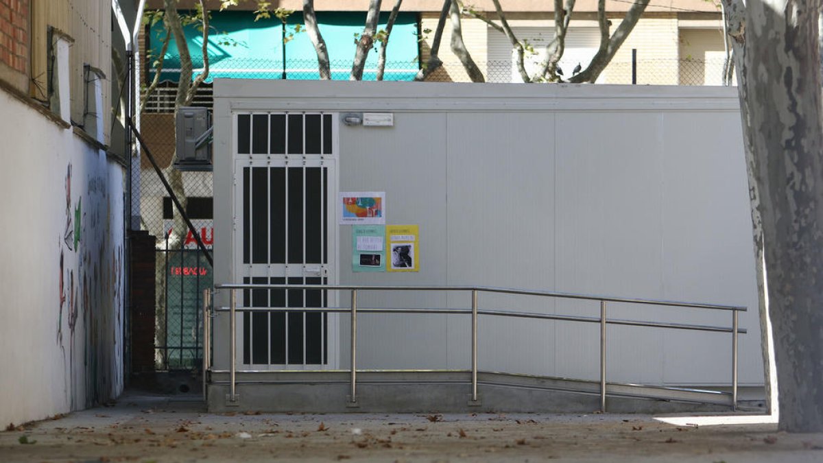 Educació manté el barracó a l'Escola Prat de la Riba per al curs 2019-2020