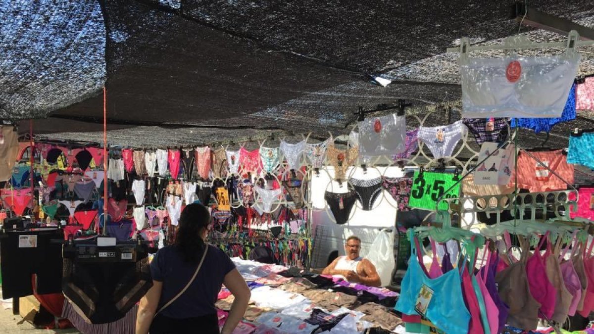 La AVV de Bonavista reclama más presencia policial al mercadet