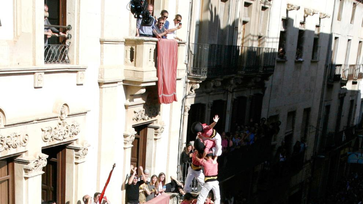 3 de 9 sense folre carregat de la Colla Vells dels Xiquets de Valls