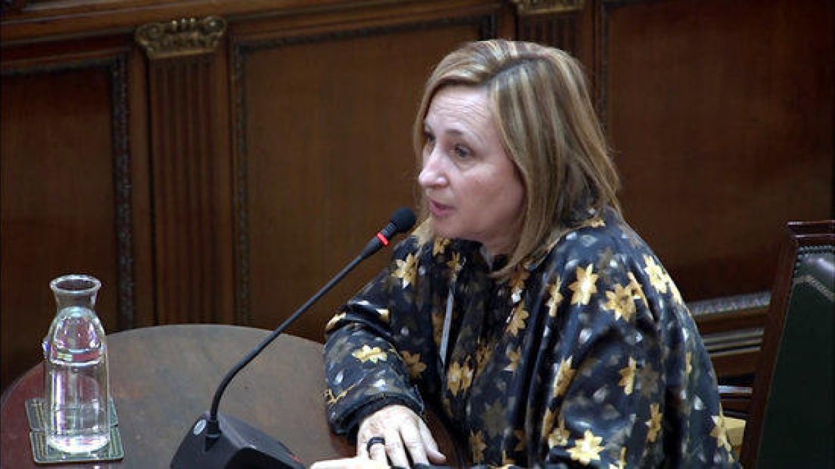 La alcaldesa de Sant Vicenç dels Horts, Maite Aymerich, declarando en el Supremo.
