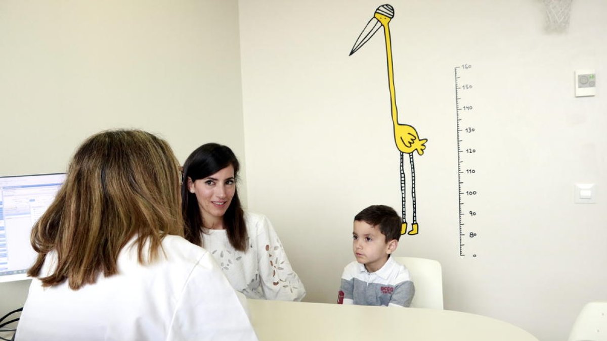 Un nen amb leucèmia es cura amb nova teràpia sufragada per la sanitat pública