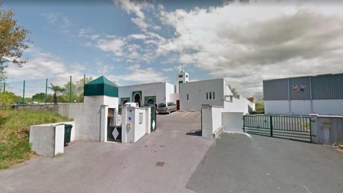 Almenys dos ferits en un tiroteig davant de la mesquita de Baiona (França)