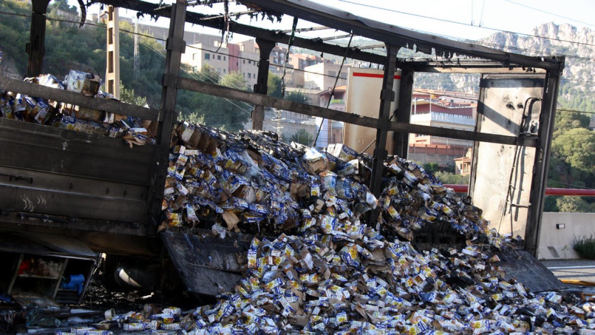 Se incendian dos vehículos en la C-14 en la Riba y Montblanc a la vez