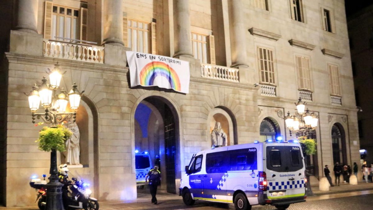 Els Mossos interposen 1.139 denúncies en les últimes 24 hores i tanquen 10 locals