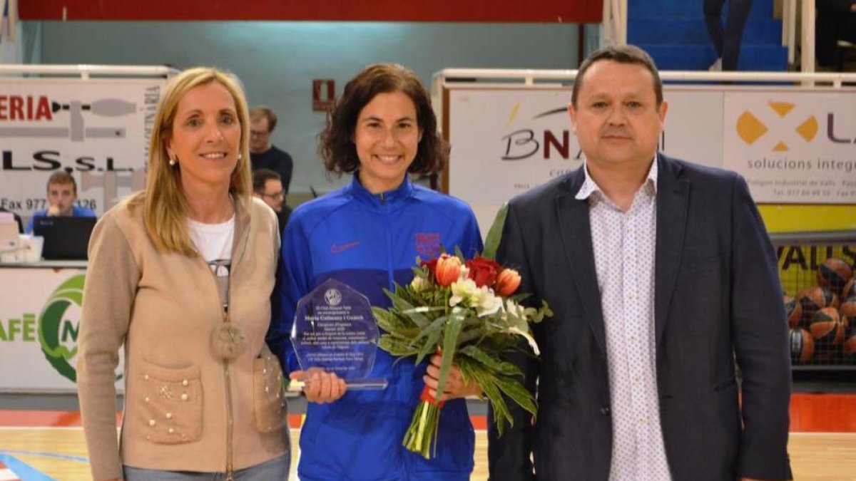 El CB Valls ofereix el servei d'honor a Marta Galimany