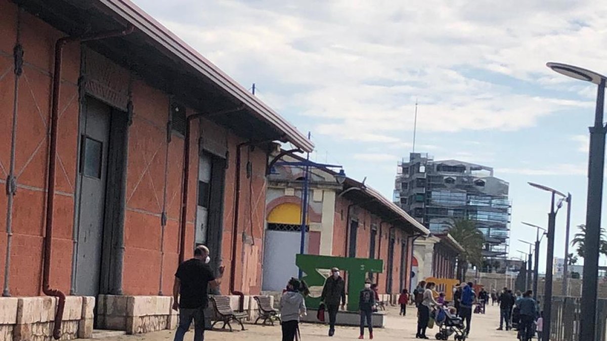 Nens i nenes omplen els carrers de Tarragona en el primer dia de desconfinament de menors de 14 anys