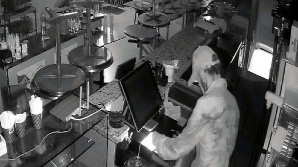 A presó un lladre multireincident que robava en botigues de Barcelona i fugia en bicicleta