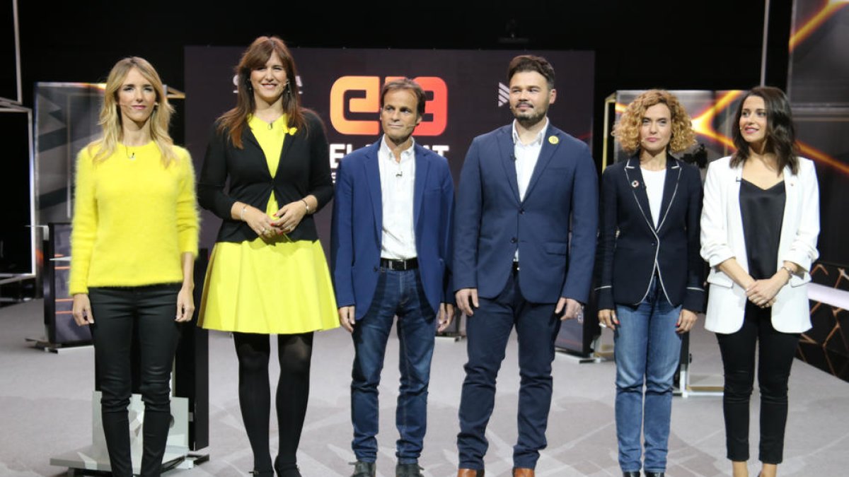 Abren los colegios electorales del 28-A