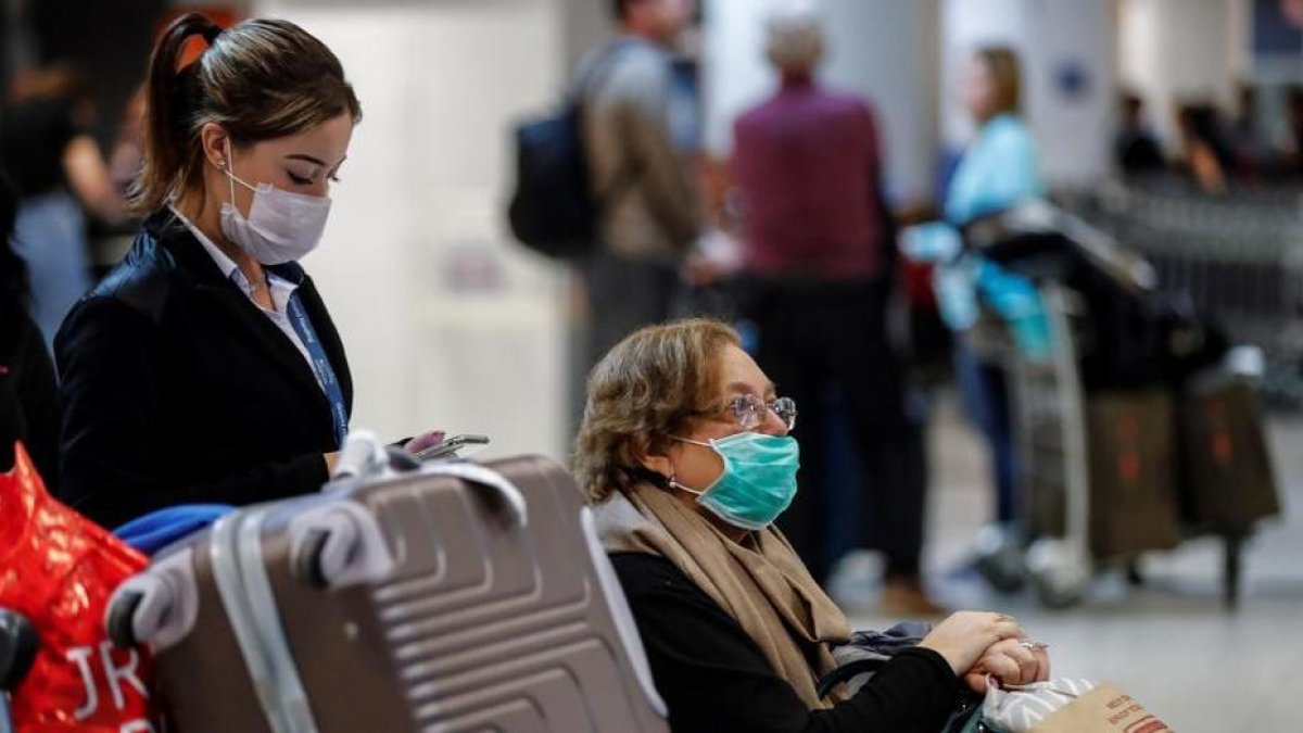 Salud confirma tres nuevos casos de coronavirus en Cataluña y eleva a doce a los afectados