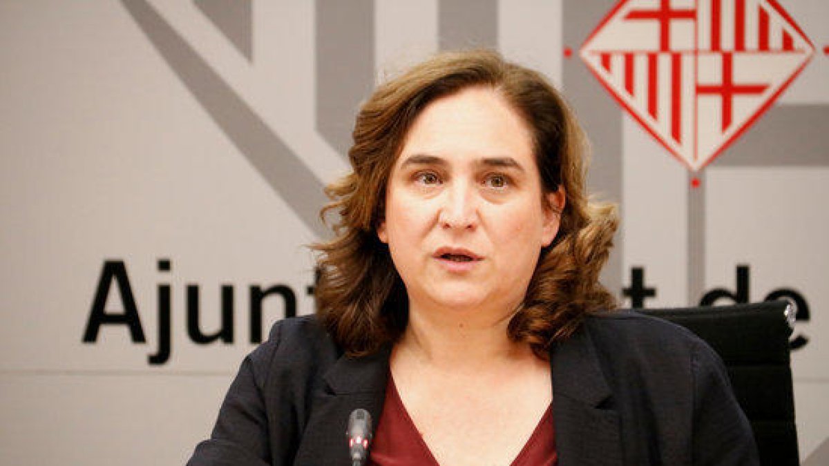 Ada Colau, en aislamiento domiciliario por prevención delante de los contagiados al Ayuntamiento de Barcelona