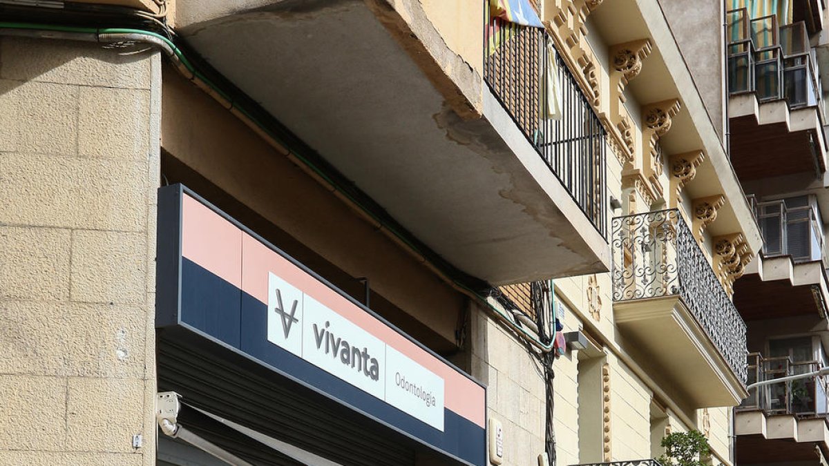 «Vaig avançar 5.000 euros per un tractament dental i no me l'acaben»