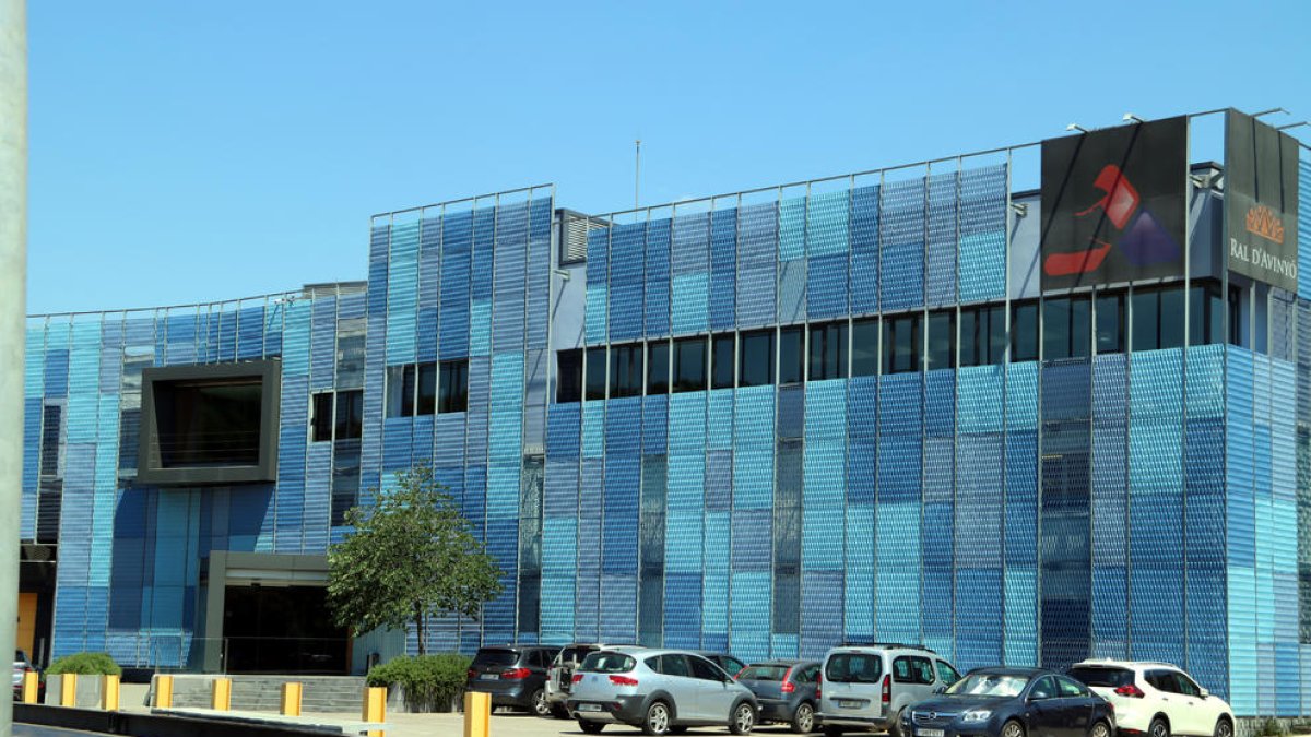 Salut eleva a deu els casos confirmats de coronavirus a l'escorxador d'Avinyó