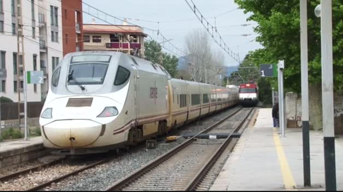 inicidència, circulació, servei ferroviari, catanaria, trens, Renfe, avaria