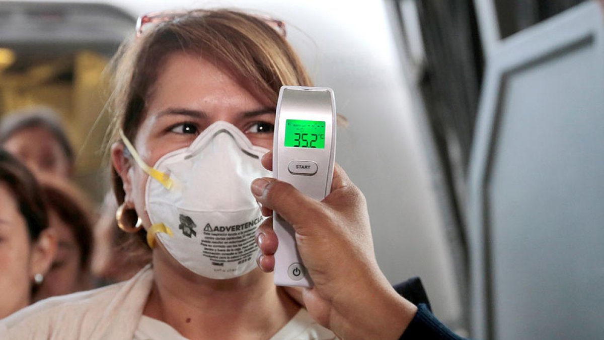 Dos de los infectados por el coronavirus en Cataluña son profesionales sanitarios