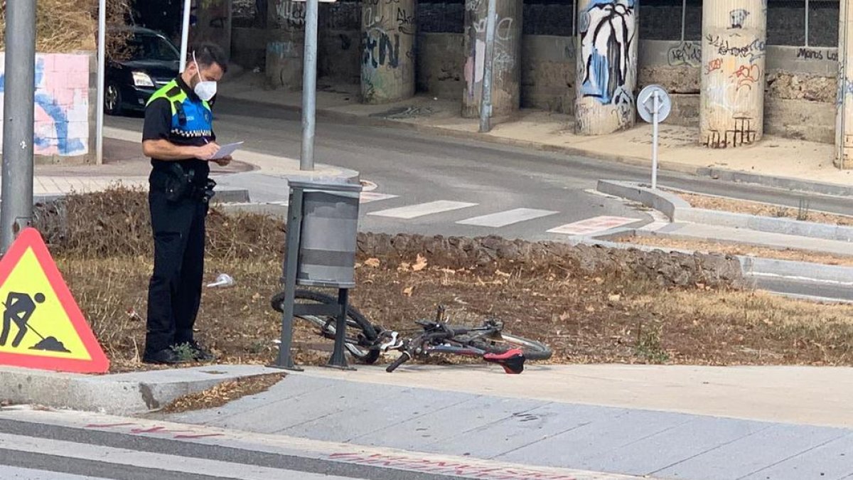 Un herido en un accidente entre un patinete eléctrico y una bicicleta en Reus