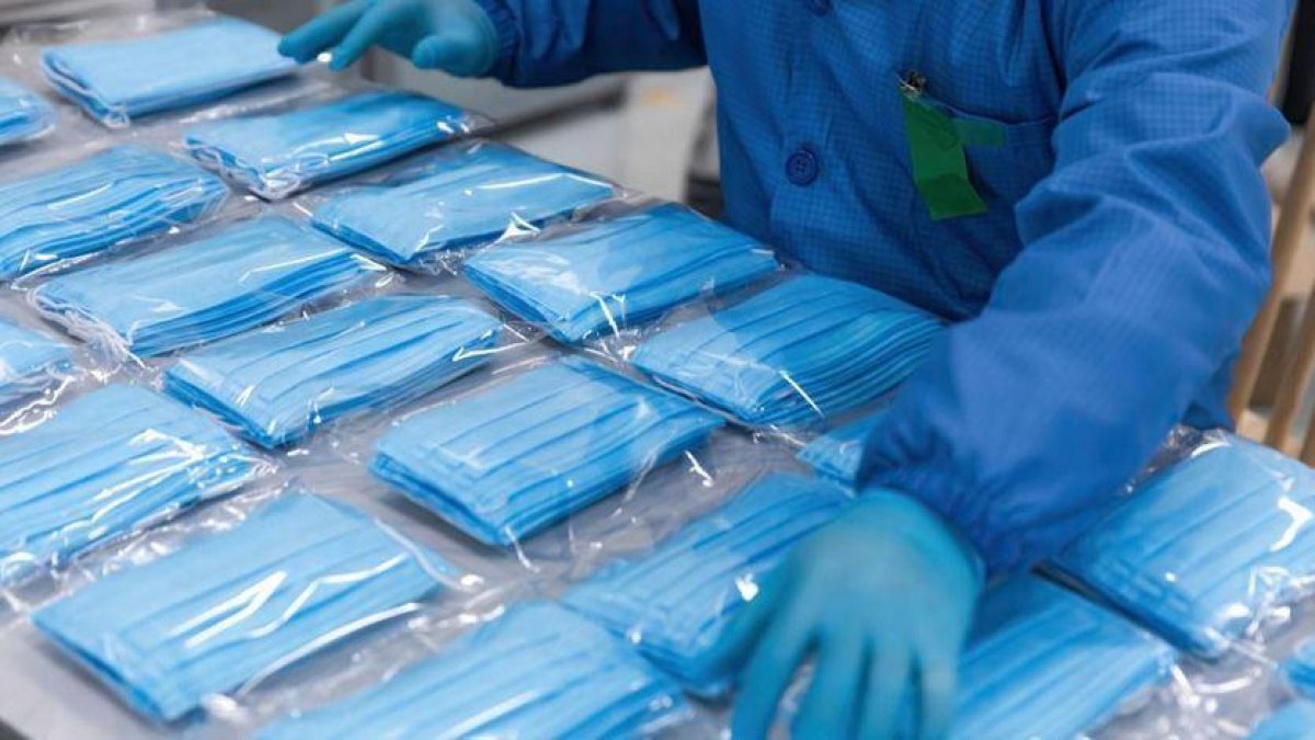 Espanya rep el primer lot de mascaretes FFP2 procedent del fons de rescat de la UE