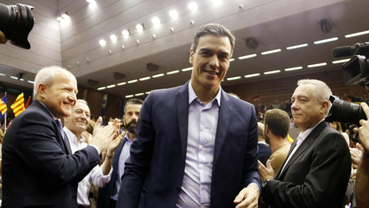 El PSOE (122) guanya les eleccions i suma amb Cs (57) o amb Podem (42)