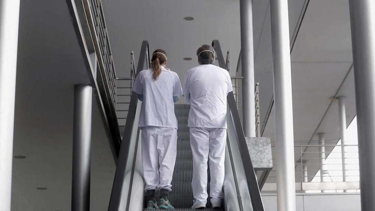 Infermeres residents: treballar com a professionals i cobrar com a estudiants