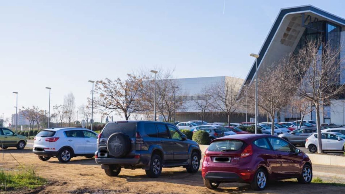 Usuaris del Sant Joan ocupen un nou solar per esquivar la zona blava