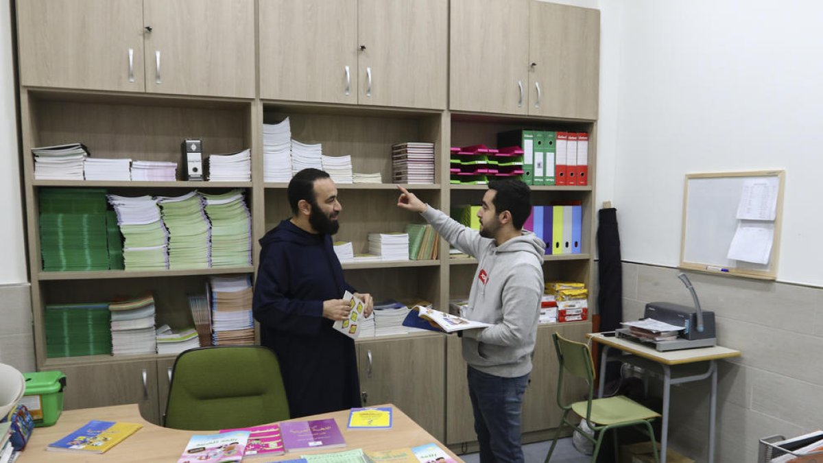 Más de 230 niños y jóvenes aprenden árabe en la nueva escuela de la mezquita de Reus